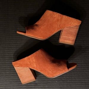 Franco Sarto Whiskey Brown Snake Emboss Suede Firefly Peep-toe Mules 8 New